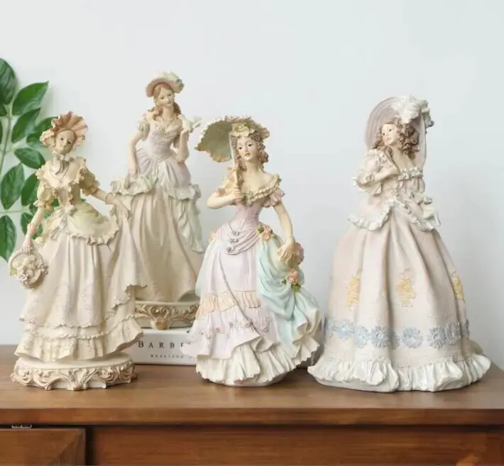 European Victorian Girl Beauty - Nutcracker Figurine のレビューと価格