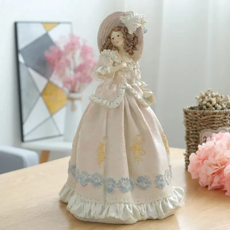 European Victorian Girl Beauty - Nutcracker Figurine のレビューと価格